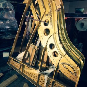 精準與抉擇：為什麼史坦威在真空鑄鐵時代仍堅持使用『砂模』鑄造？