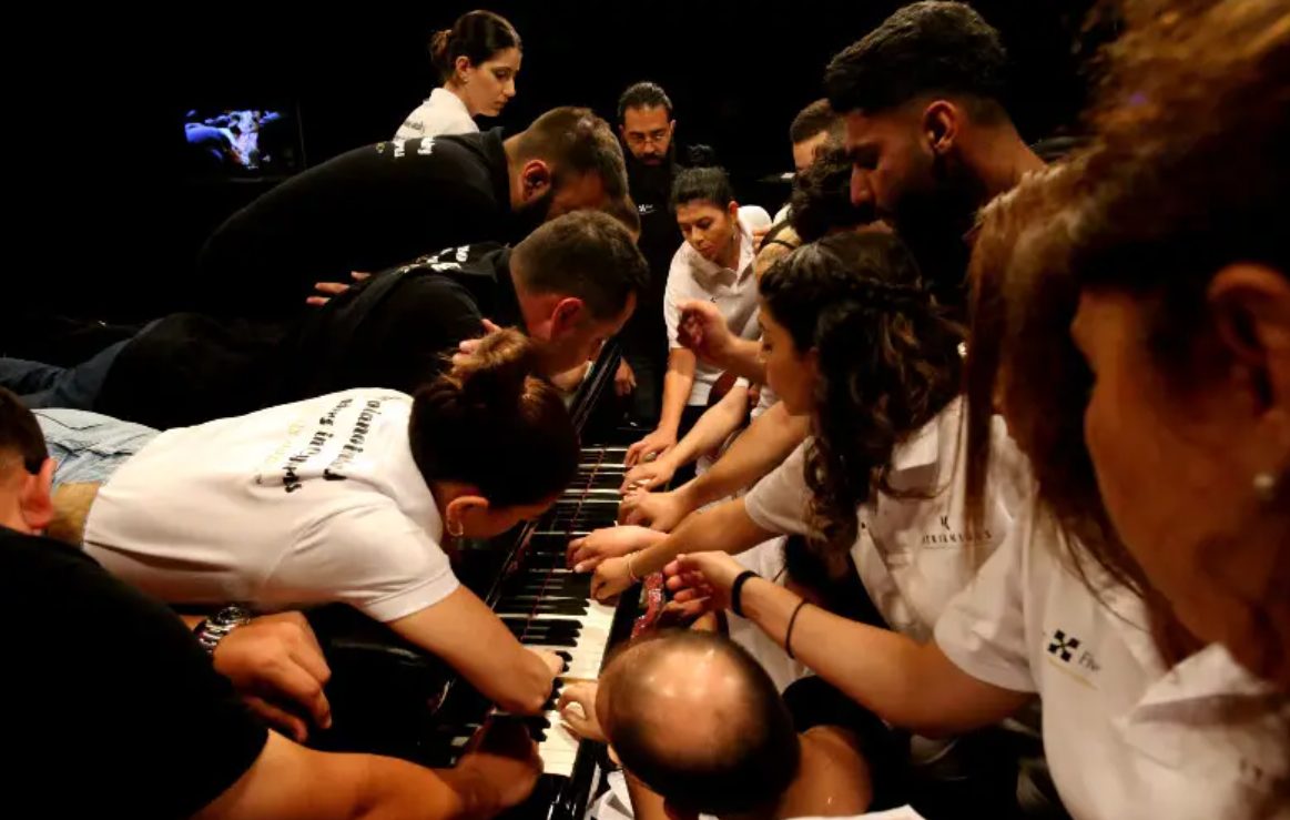 當我們同在「一琴」 – 最多人同時「彈一台」鋼琴的金氏世界紀錄