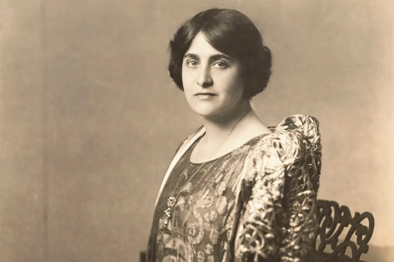 Myra Hess：戰火中以音樂點亮希望之光 – 38非凡女力 ｜在戰爭轟炸下的城市中，6年不間斷地舉辦音樂會