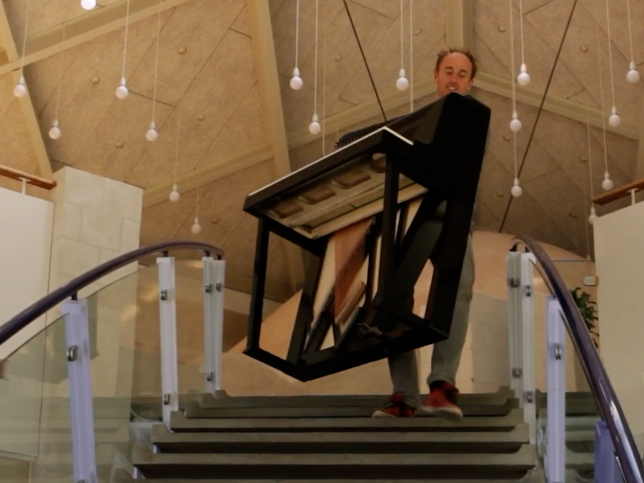 世界上最輕的原聲鋼琴 – 只有59公斤!!!