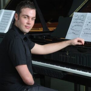 首創!!「獨臂鋼琴家」的鋼琴檢定：見證音樂歷史重大革新