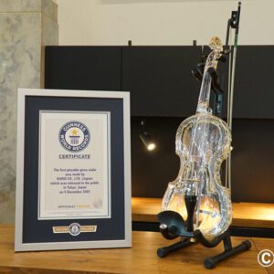 史上最易碎小提琴？日本職人做出全球首把玻璃琴，獲金氏紀錄認證！