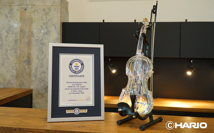 史上最易碎小提琴？日本職人做出全球首把玻璃琴，獲金氏紀錄認證！