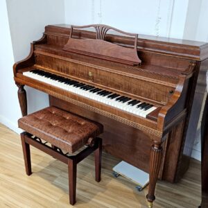 史坦威直立鋼琴 Model 40 Hepplewhite系列：桃花心木．雅緻經典