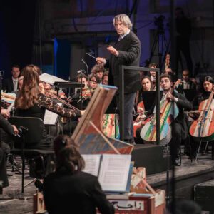 里卡多·慕提的「監獄音樂會」：音樂、木頭與命運傷痕的詠唱